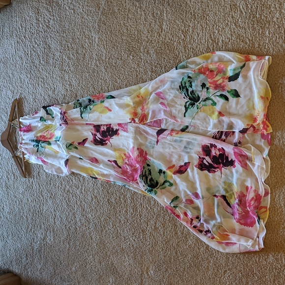 Halter dress - Picture 3 of 3